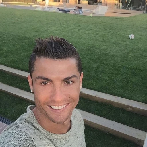 Tangkapan layar JUMP INTO RONALDO FAMILY